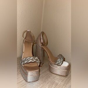 Akira- Azalea Wang platforms!